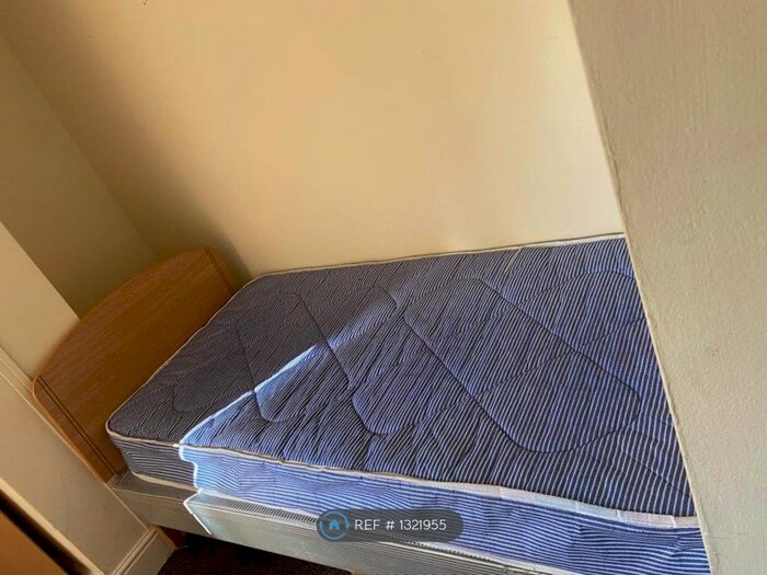 2 Bedroom Flat To Rent In Comer Crescent, Southall UB2