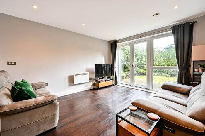 1 Bedroom Flat For Sale In Sycamore Avenue, Woking, GU22