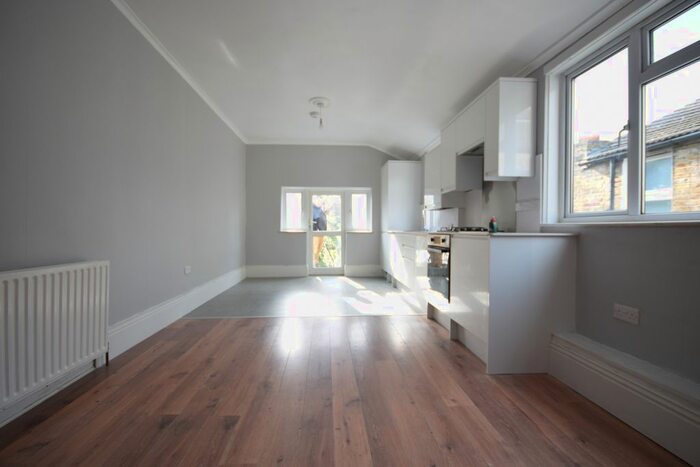 2 Bedroom Flat To Rent In Sangley Road, Catford, SE6