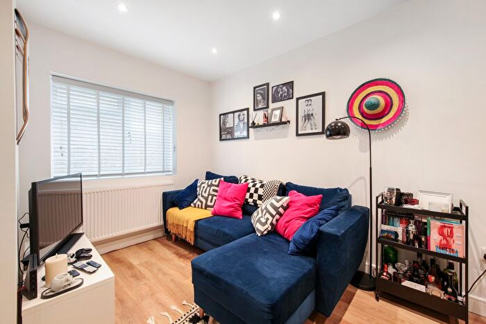 1 Bedroom Terraced House To Rent In Coliston Passage, London, SW18