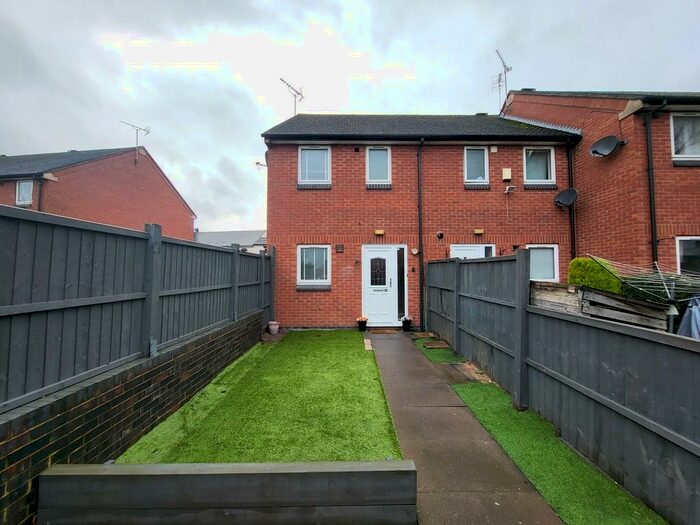 2 Bedroom End Of Terrace House To Rent In Wharfe Close, Uttoxeter, ST14