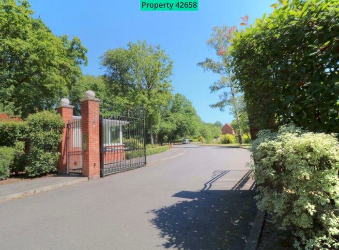 2 Bedroom Ground Flat To Rent In Lakeside Drive, Chobham, Woking, GU24