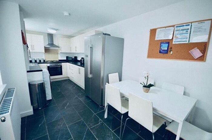 6 Bedroom Terraced House To Rent In Edinburgh Road, Liverpool - Student / Property, L7