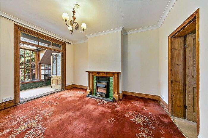 2 Bedroom Flat For Sale In Grosvenor Road, Twickenham, TW1