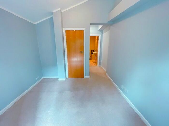 2 Bedroom Flat To Rent In Madeley Road, Ealing, W5