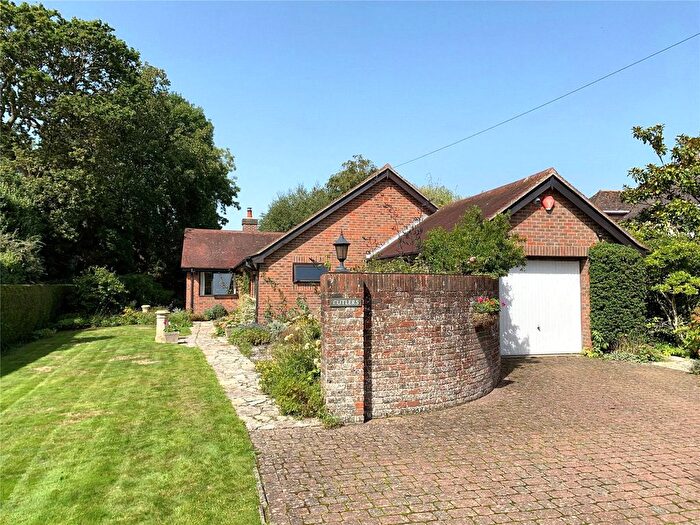 3 Bedroom Bungalow For Sale In Waterford Close, Lymington, Hampshire, SO41