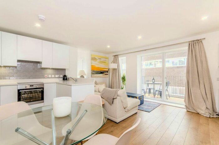 1 Bedroom Flat To Rent In Lamb Walk, Southwark, London, SE1