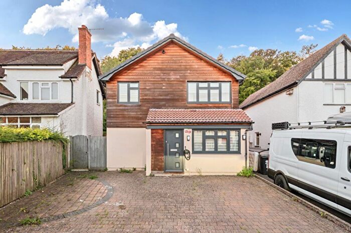 4 Bedroom Detached House For Sale In Markfield Road, Caterham, CR3
