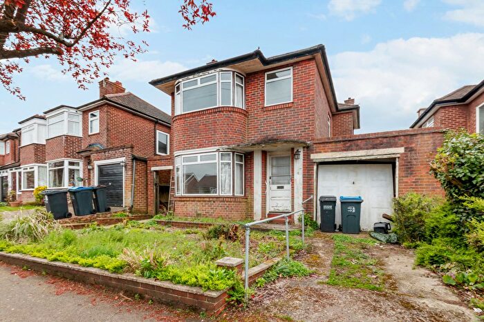 3 Bedroom Detached House For Sale In Grisedale Gardens, Purley, CR8