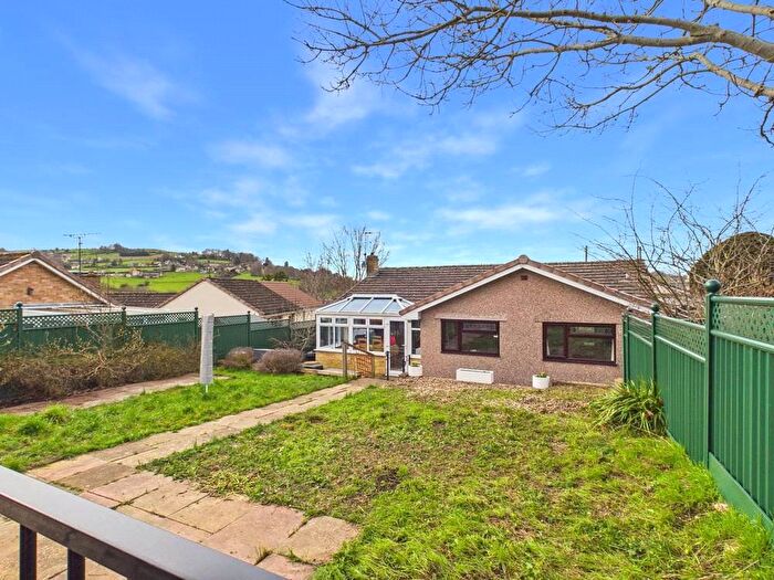 3 Bedroom Bungalow For Sale In Bath Road, Stroud, Gloucestershire, GL5