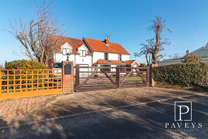 4 Bedroom Detached House For Sale In Lucas Lane, Beaumont, CO16