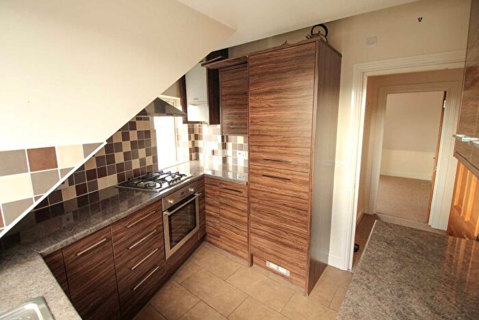 2 Bedroom Apartment To Rent In Boxmoor Village, HP1