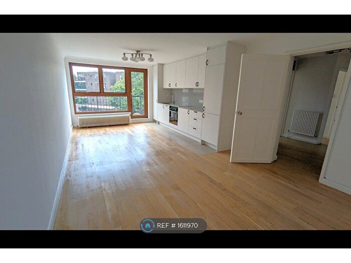 2 Bedroom Flat To Rent In Hawthorn Court, London, SW15