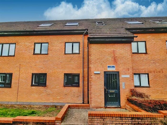 2 Bedroom Flat To Rent In Hampton House, Portland Road, Rushden, Northants, NN10