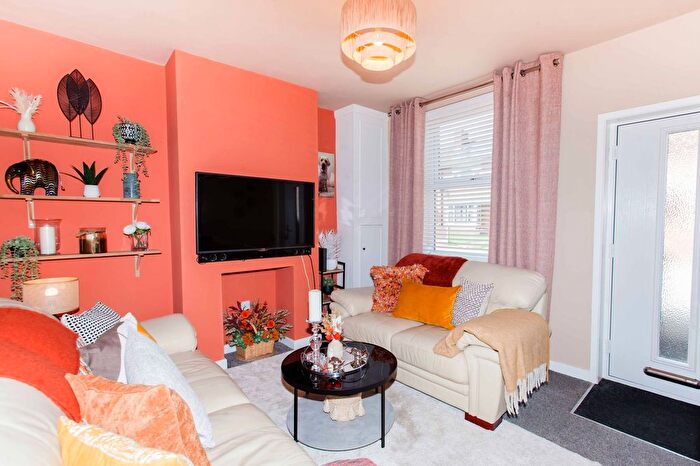3 Bedroom Terraced House For Sale In Selwyn Street, Bolsover, S44