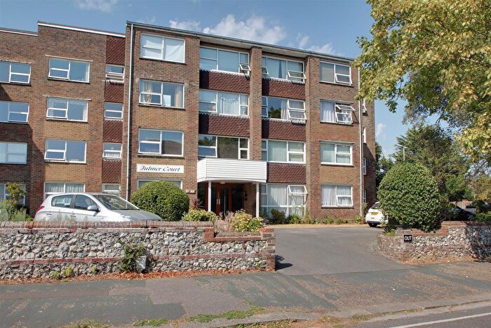 1 Bedroom Flat To Rent In Fulmer Court, Boundary Road, Worthing, BN11