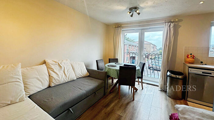 5 Bedroom Terraced House To Rent In Primrose Close - Bedroom House -, LU3