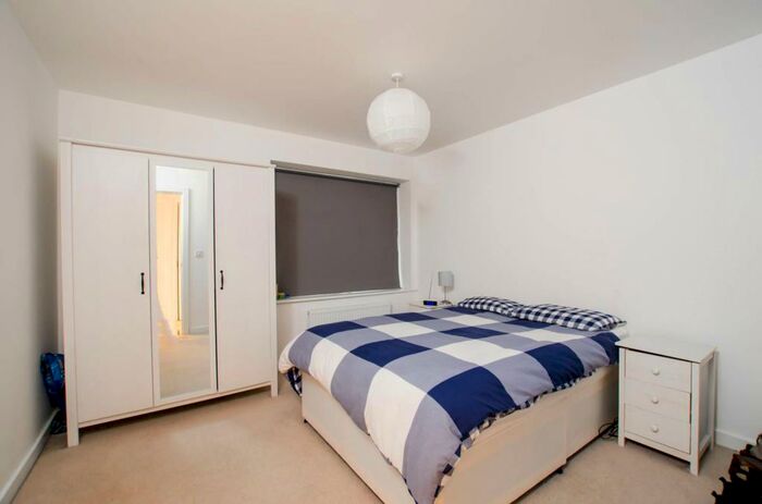 2 Bedroom Flat To Rent In Florence Way, Balham, London, SW12