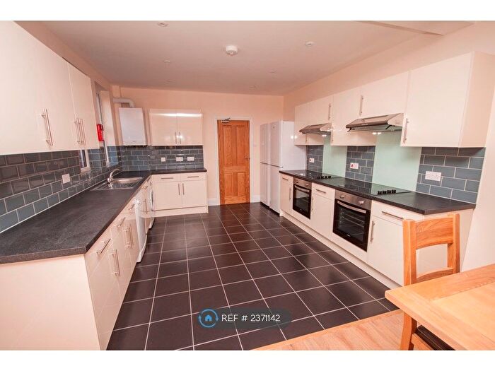 8 Bedroom Semi-Detached House To Rent In Wilton Avenue, Southampton, SO15