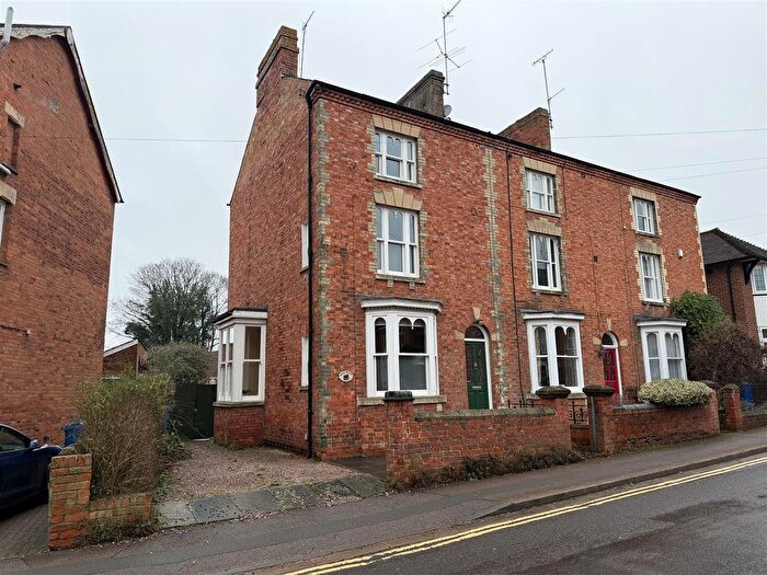 3 Bedroom Town House For Sale In Bath Road, Banbury, OX16