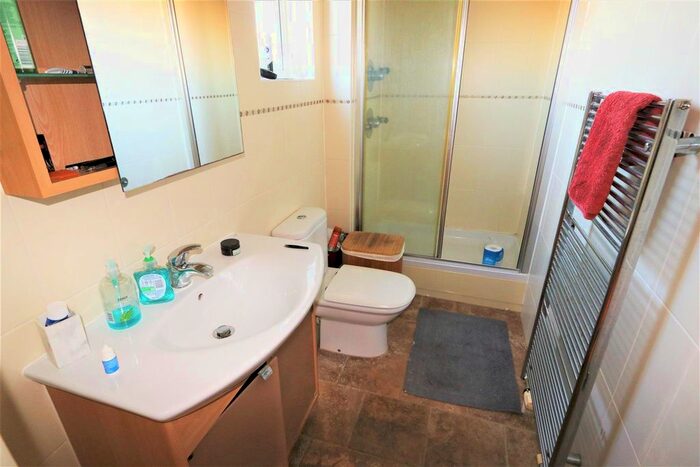 2 Bedroom Flat To Rent In Caroline Way, Eastbourne, BN23