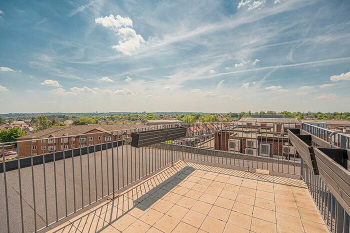 4 Bedroom Flat To Rent In Ballards Lane, North Finchley, London, N12