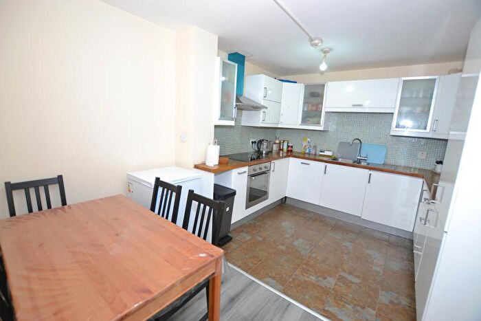 3 Bedroom Flat To Rent In Westferry Road, London, E14