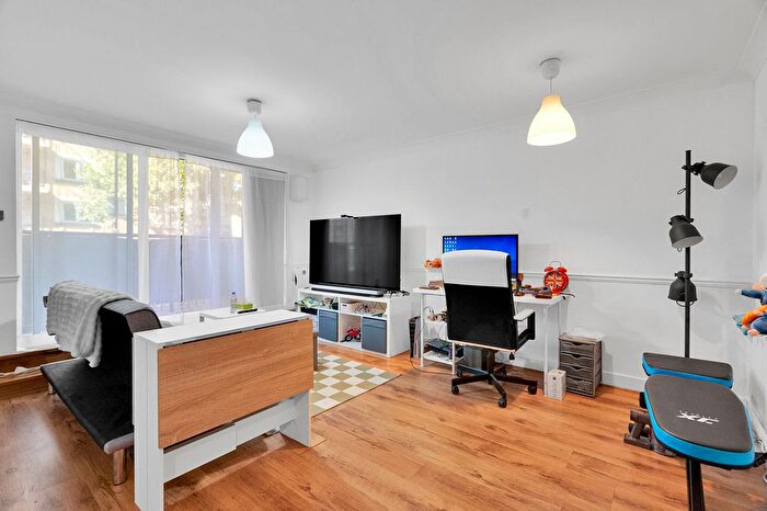 1 Bedroom Flat For Sale In Newport Avenue, Bartholomew Court, E14