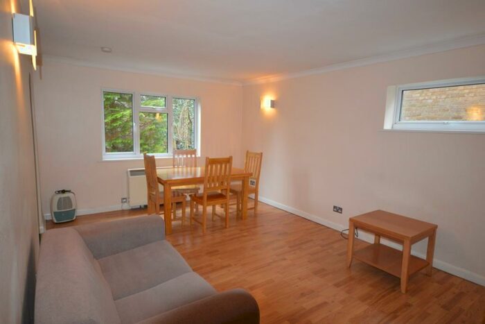 2 Bedroom Flat To Rent In Stanley Road, Sutton, Surrey, SM2