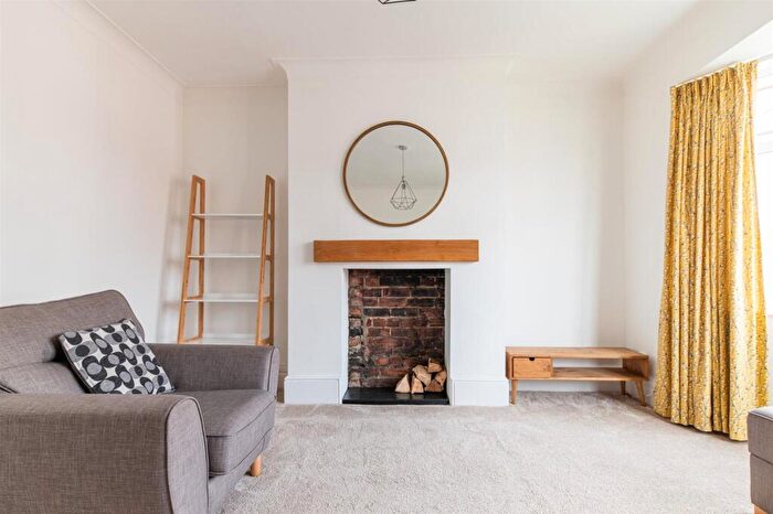 2 Bedroom Flat To Rent In Ferndene Grove, High Heaton, Newcastle Upon Tyne, NE7