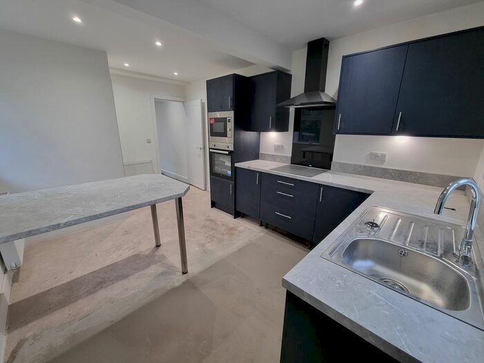 2 Bedroom End Of Terrace House To Rent In Oldham Road, Springhead, Oldham, OL4