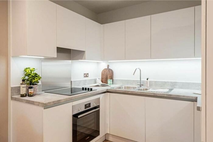 Studio To Rent In Hanwell Square, London, Hanwell, W7