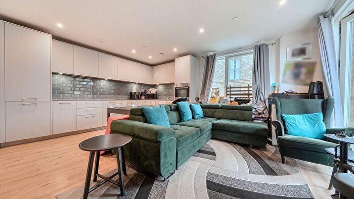 3 Bedroom Flat For Sale In Catalina Apartments, Waterline Way, Deptford, SE8