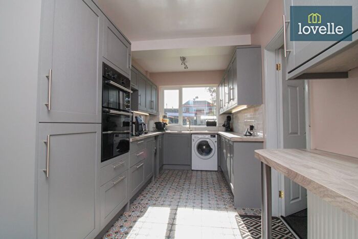 3 Bedroom Semi-Detached House For Sale In Westhill Road, Grimsby, DN34