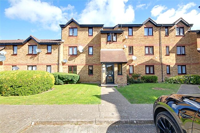2 Bedroom Flat For Sale In Celadon Close, Enfield, EN3