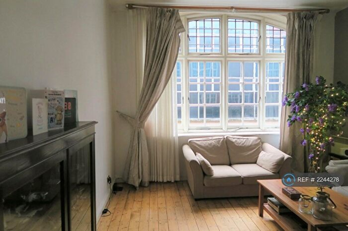 2 Bedroom Flat To Rent In Vassali House, Leeds, LS1