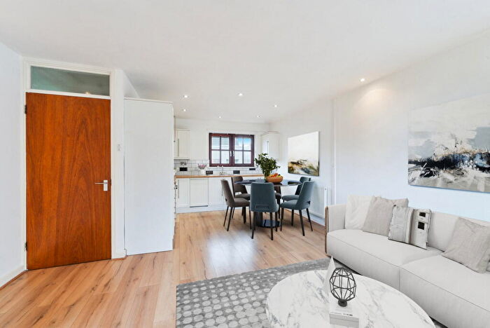 1 Bedroom Flat For Sale In Elsdale Street, London, E9 - Photo 5