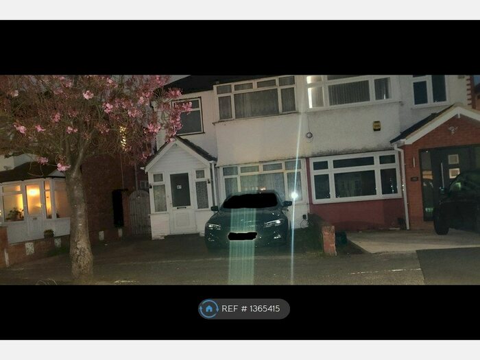 3 Bedroom Semi-Detached House To Rent In Fairholme Crescent, Hayes, UB4