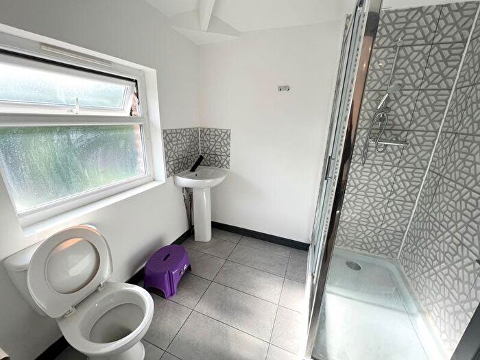 4 Bedroom House Of Multiple Occupation To Rent In Tenby Drive, Salford, M6