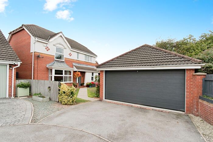4 Bedroom Detached House For Sale In Valley Court, Castleford, WF10