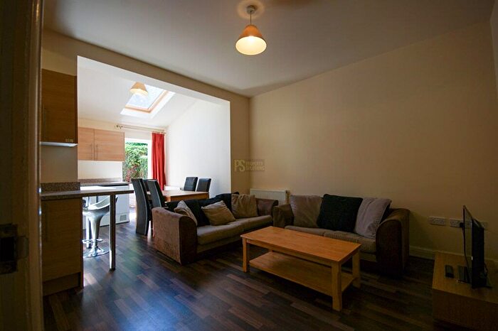 5 Bedroom Semi-Detached House To Rent In Rookery Road, Selly Oak, Birmingham, B29