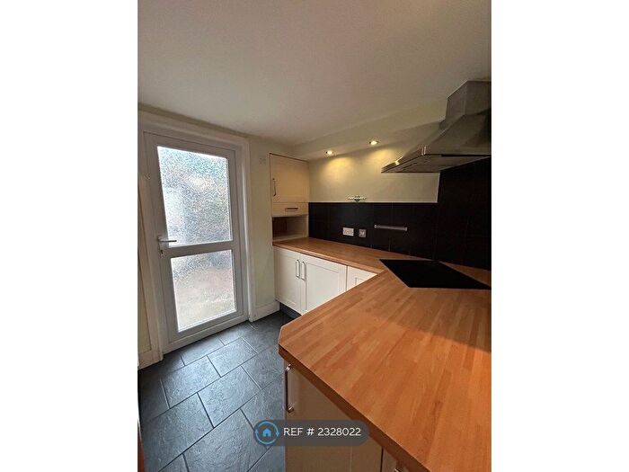 4 Bedroom Maisonette To Rent In Newton Road, Torquay, TQ2