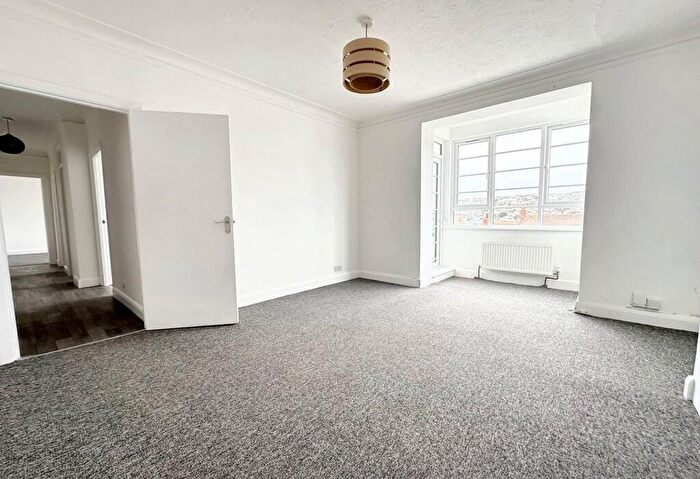 2 Bedroom Flat To Rent In Chichester Drive East, Saltdean, Brighton, BN2