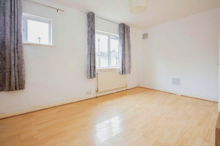 2 Bedroom End Of Terrace House To Rent In Vicarage Lane, London, E6