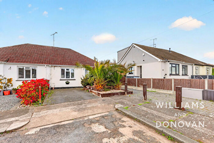 2 Bedroom Semi-Detached Bungalow For Sale In Downesway, South Benfleet, SS7