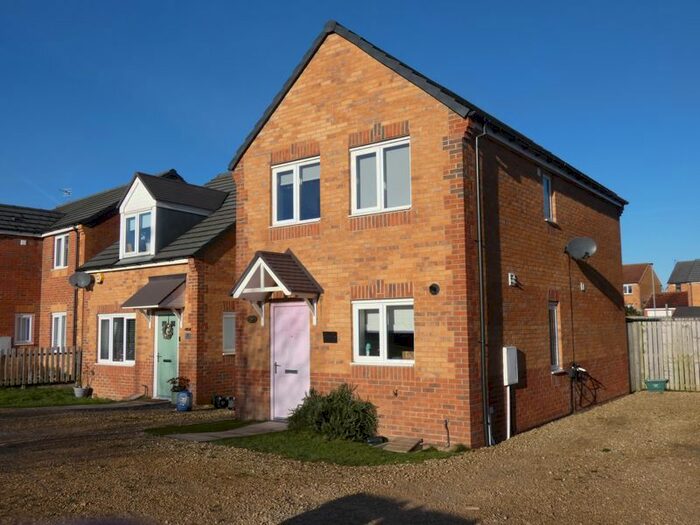 3 Bedroom Semi-Detached House To Rent In Henson Close, Chilton, Ferryhill, DL17