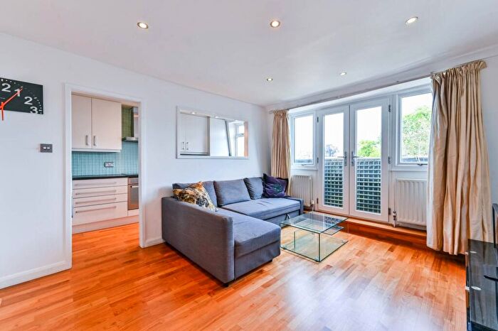 1 Bedroom Flat To Rent In Alma Square, St John's Wood, London, NW8