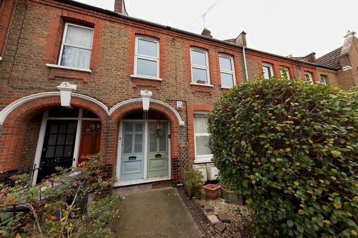 2 Bedroom Maisonette To Rent In Hibbert Road, London E17