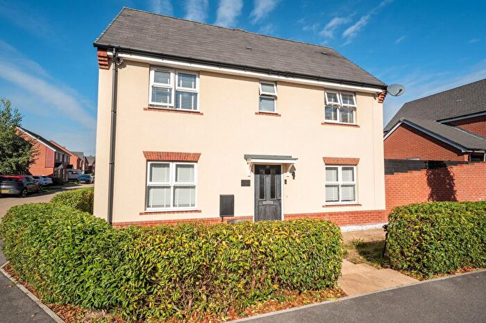 3 Bedroom End Of Terrace House For Sale In Hawthorn Avenue, Andover, SP11
