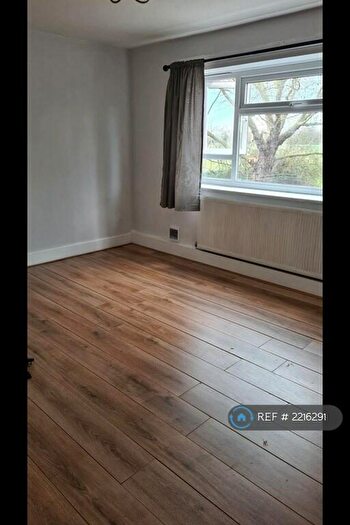 2 Bedroom Flat To Rent In Forest View Road, London, E12